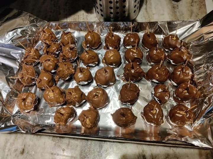 Crafting Three-Ingredient No-Bake Chocolate Peanut Butter Balls